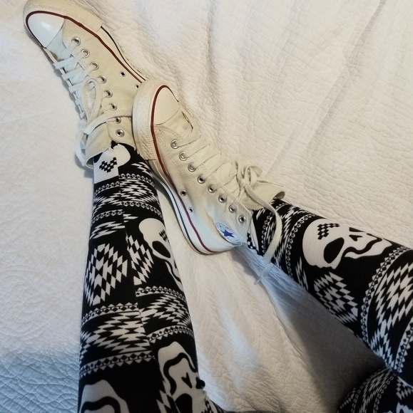 Perfect for Halloween! Super soft and so cute! - Picture 4 of 4